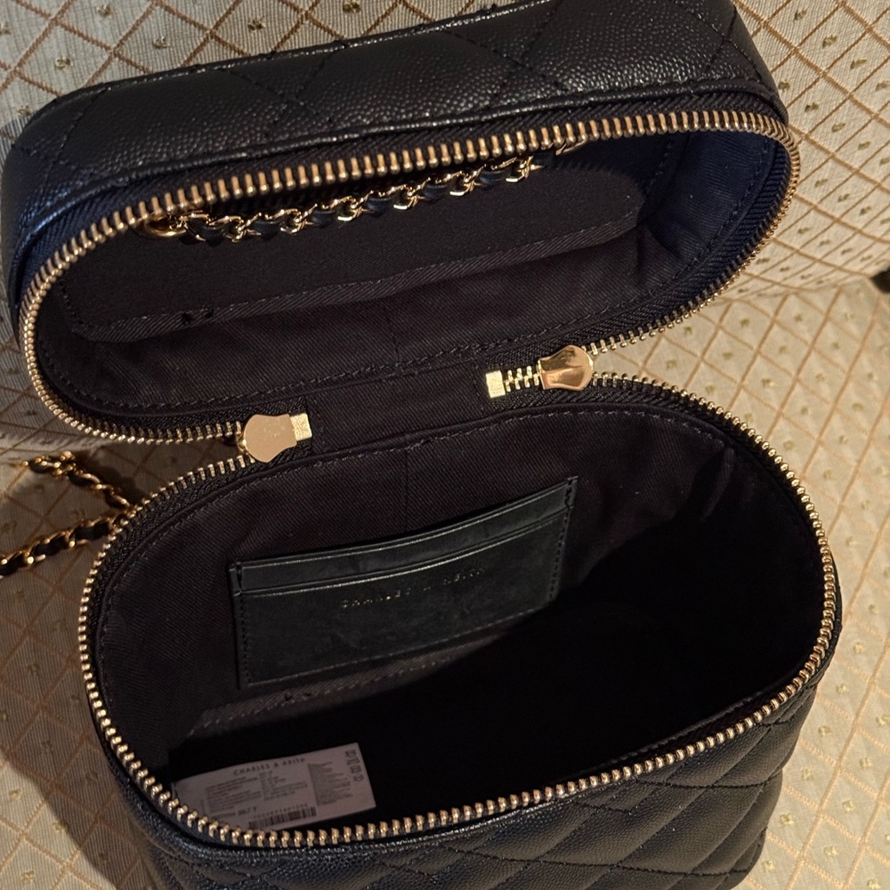 Charles & Keith Black Quilt Bag - Picture 7 of 14